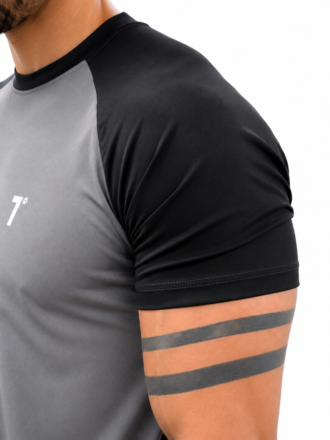 Camiseta Gris con Negro