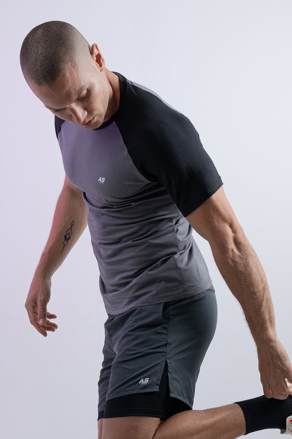 Camiseta Gris con Negro