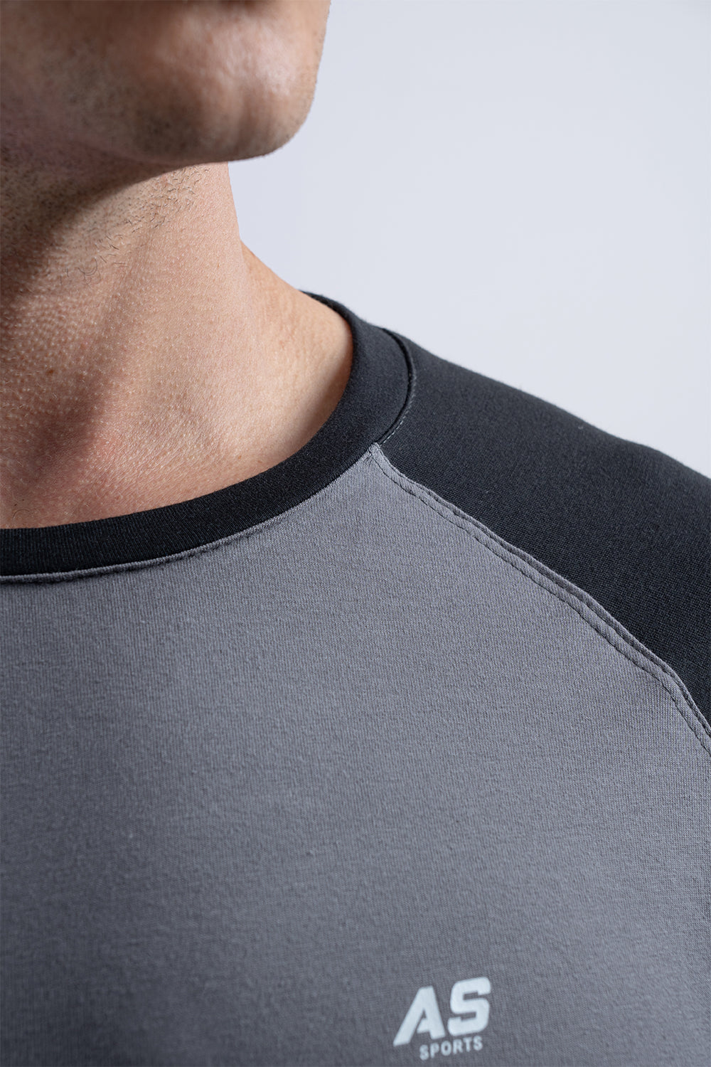 Camiseta Gris con Negro